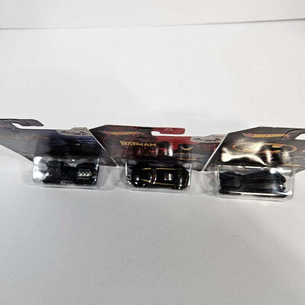 Hot Wheels 2014 Collectible 75 Years of Batman 5 Die-Cast Vehicles (Lot 11) - Picture 9 of 11